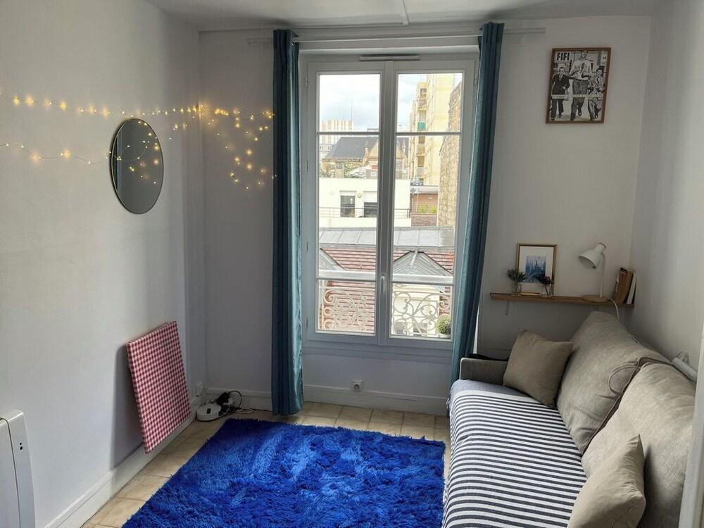 Lovely studio in Paris - Beautiful unobstructed view - Tap to explore photos
