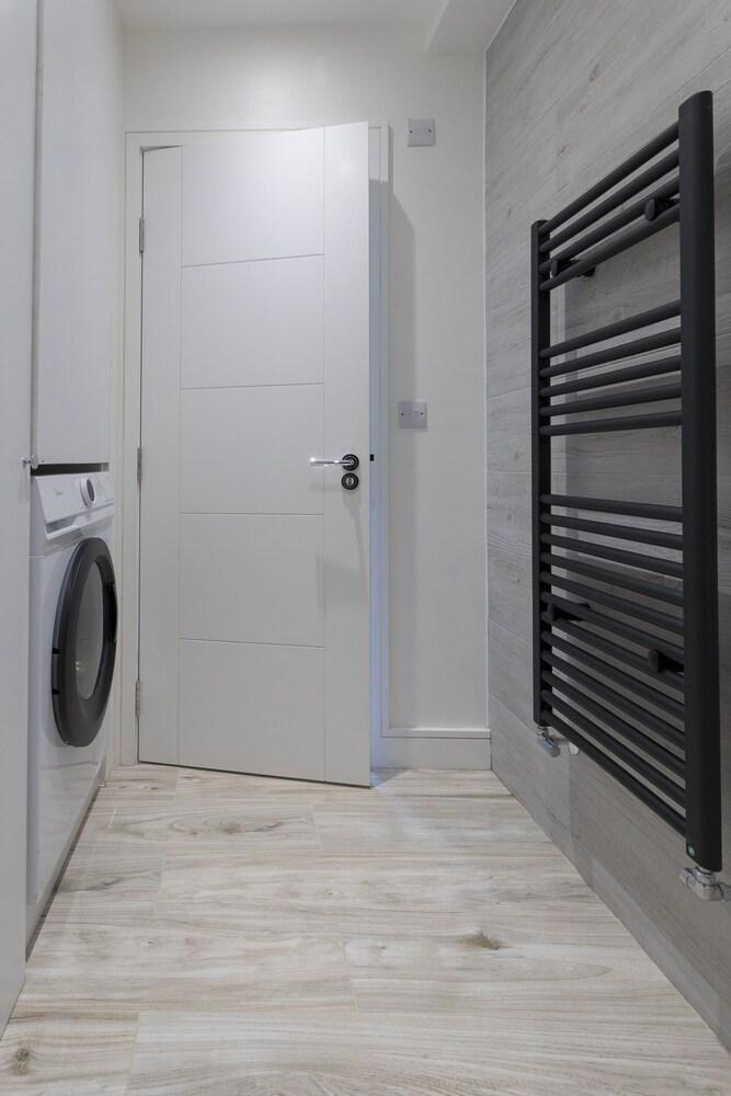 Luxury 3-Bed Apartment in Willesden