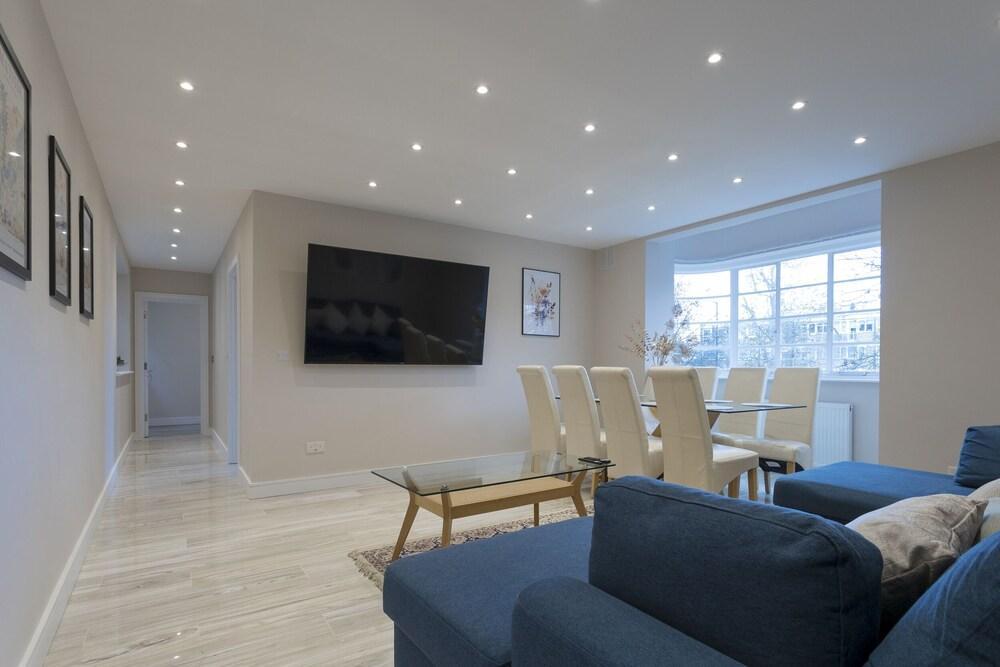 Luxury 3-Bed Apartment in Willesden - Tap to explore photos