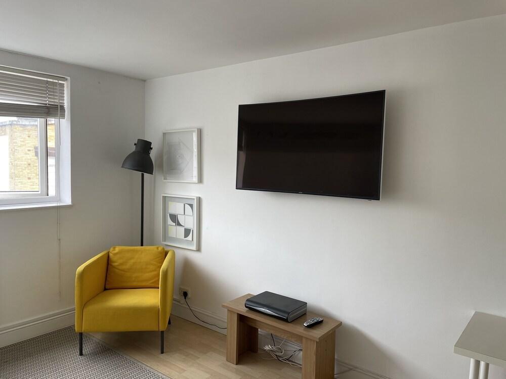 Lovely holiday studio - Tap to explore photos