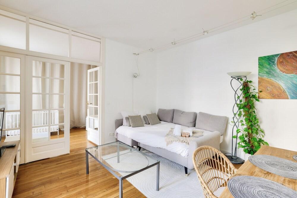 Lovely 2BR Flat with balcony - Eiffel Tower & Seine - Tap to explore photos