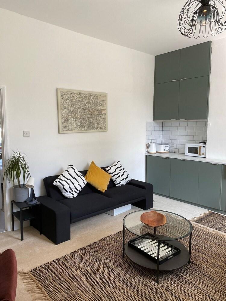 Lovely Victorian Conversion in West Greenwich - Tap to explore photos