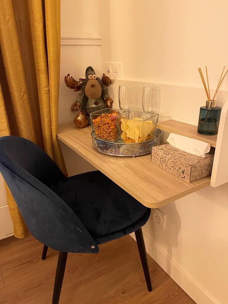 Lovely flat next to Montmartre - Tap to explore photos