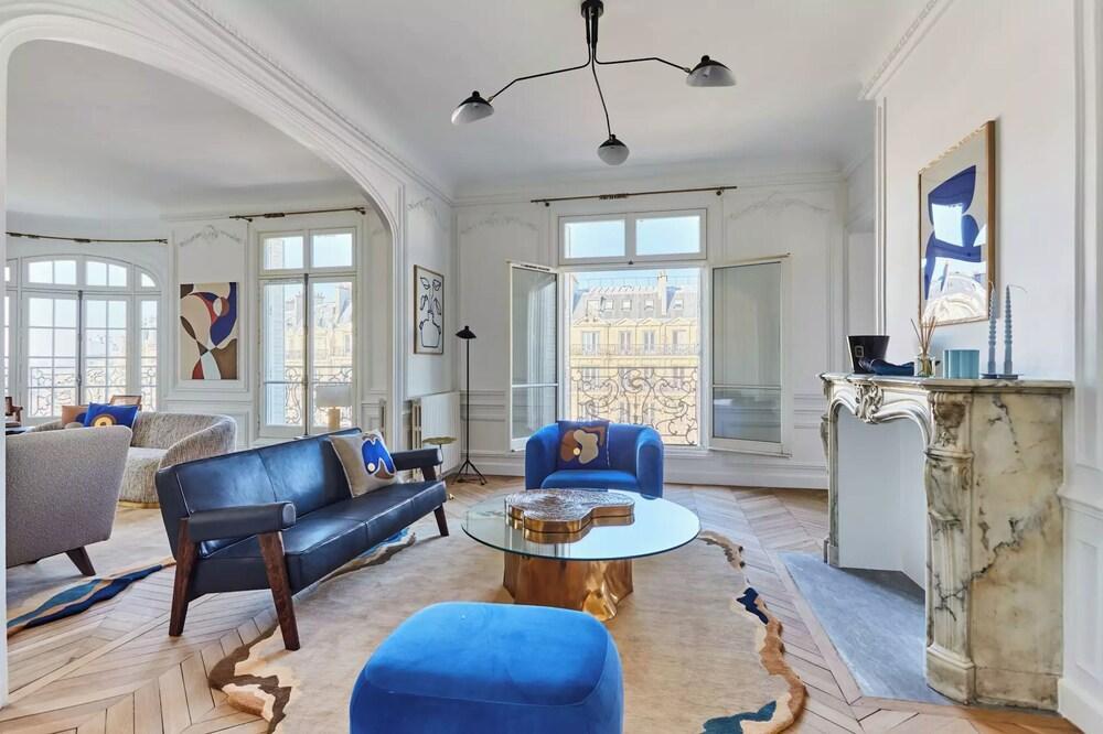 Luxurious 5BD Apartment, Parc Monceau - Tap to explore photos