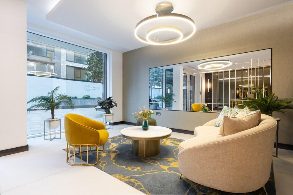 Luxury 2 bed Apartment, Chelsea - Tap to explore photos