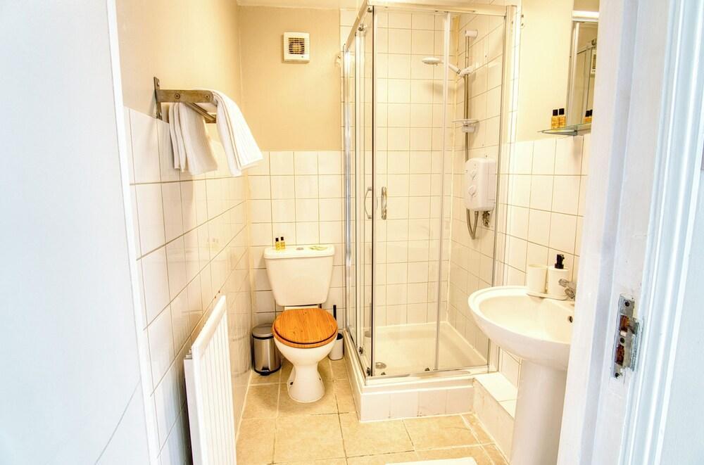 luxurious studio 6, Cricklewood London - Tap to explore photos