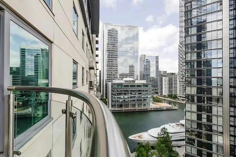 Luxury 2HK Flat in Prestigious Canary Wharf Location.