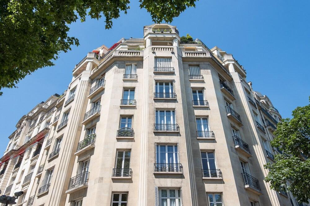 Luxurious on the Champ de Mars, Eiffel & Ecole Militaire views, Balconies, Air C