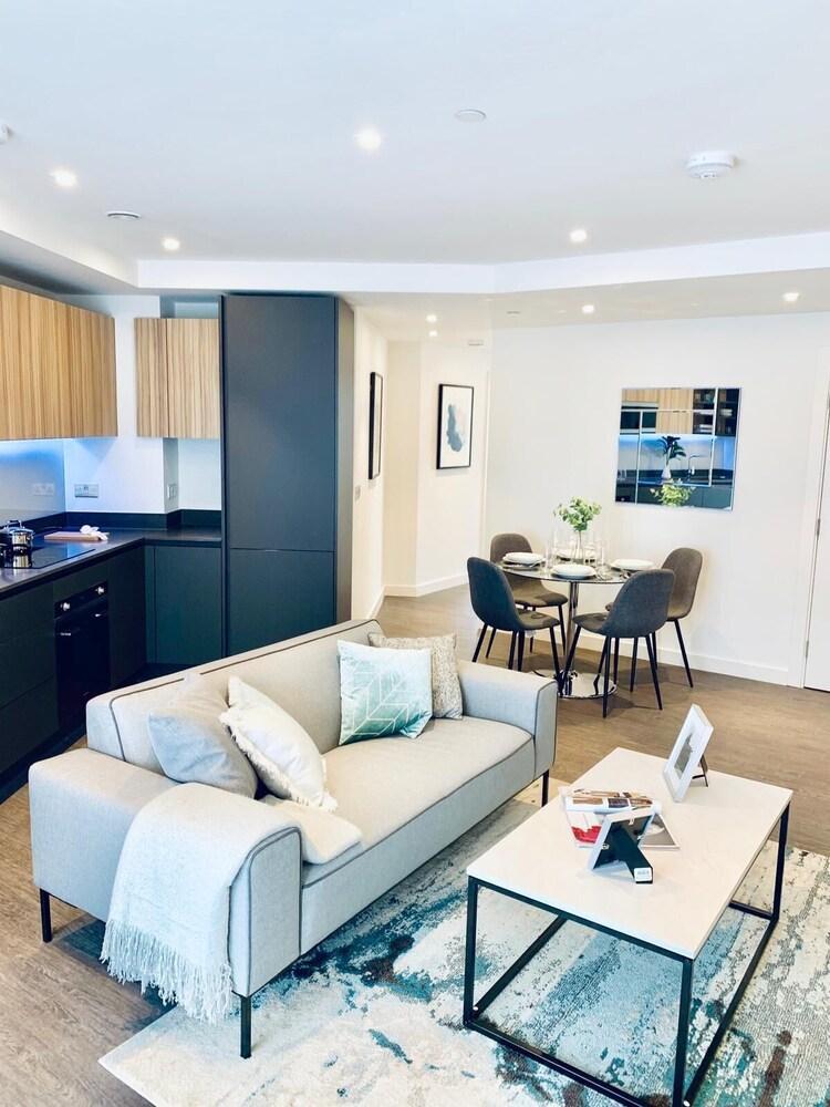 Magnificent 2Bedrooms Excel Centre - Tap to explore photos