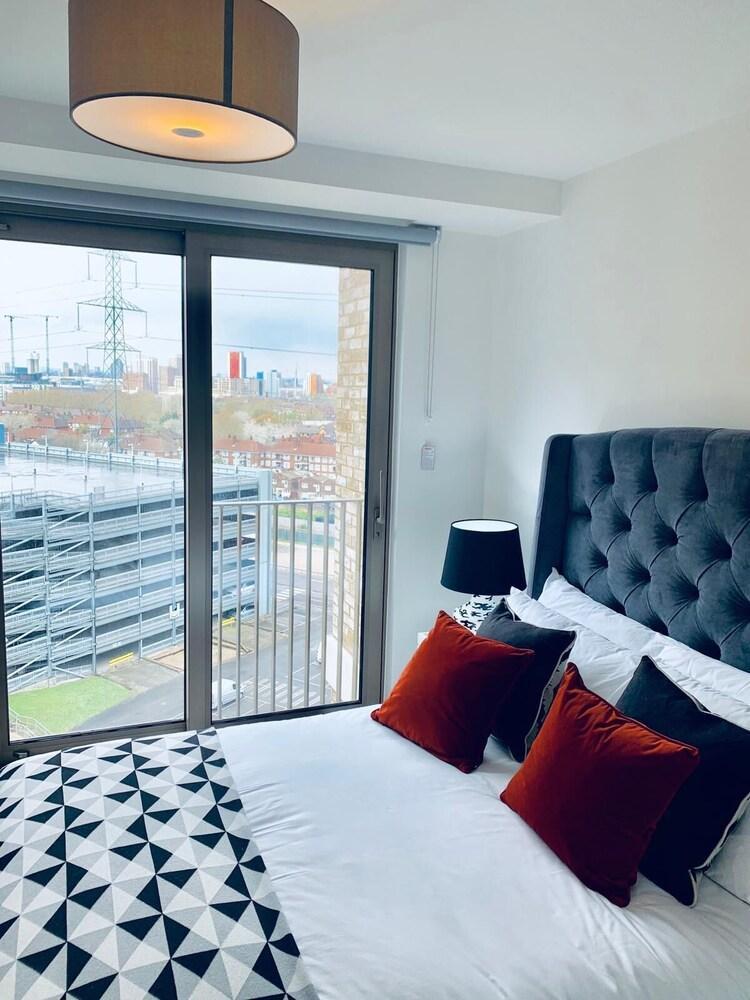 Magnificent 2Bedrooms Excel Centre