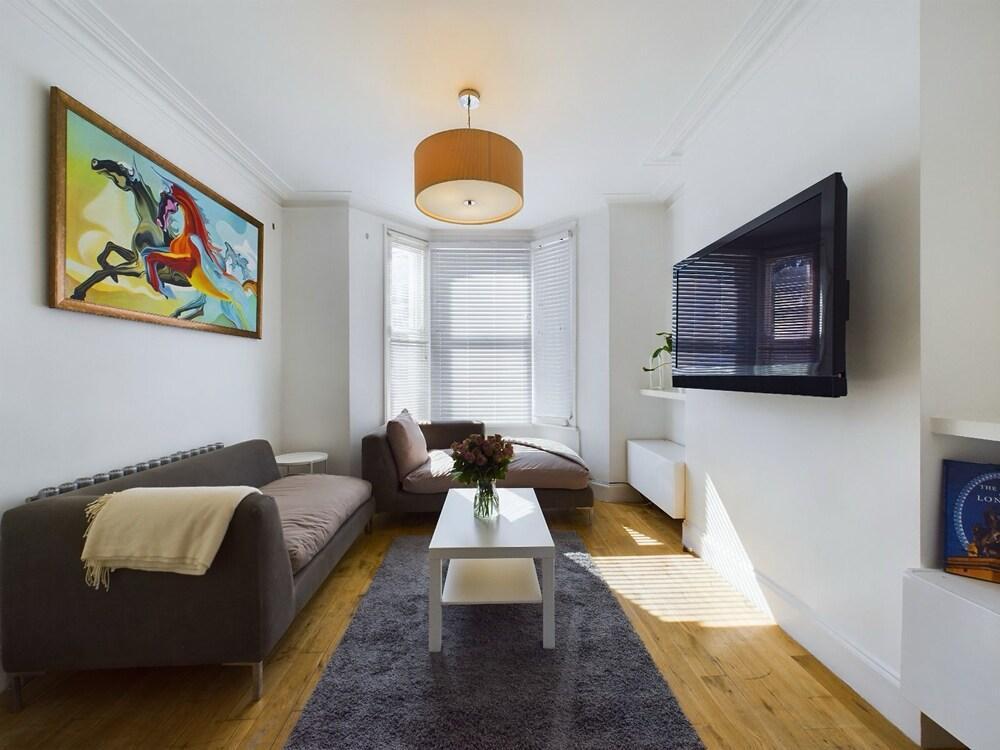 Luxury 4 Bed 2 Bath Westminister Big Ben - Tap to explore photos