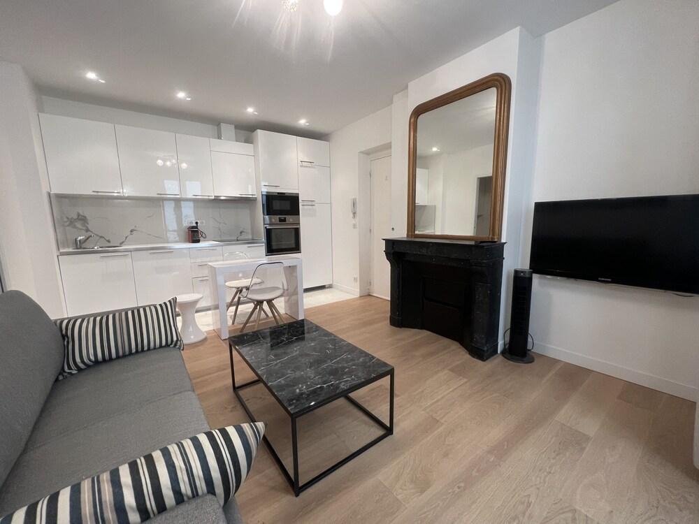 Luxury Appartment, Champs Elysées, Neuf ! - Tap to explore photos