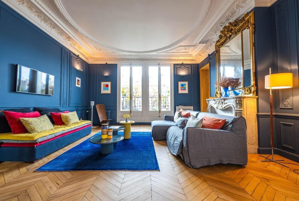 Luxury family apartment - Tap to explore photos