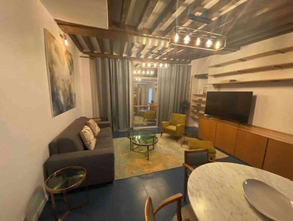 Luxury apartment Louvre Paris - Tap to explore photos