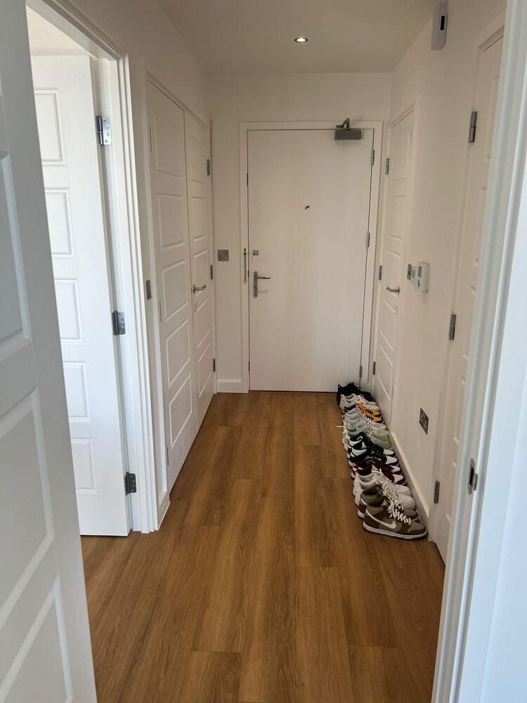 Modern 1-bedroom apartment in Docklands