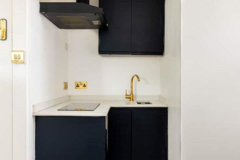 Luxury Studio for 2 in the City - Tap to explore photos