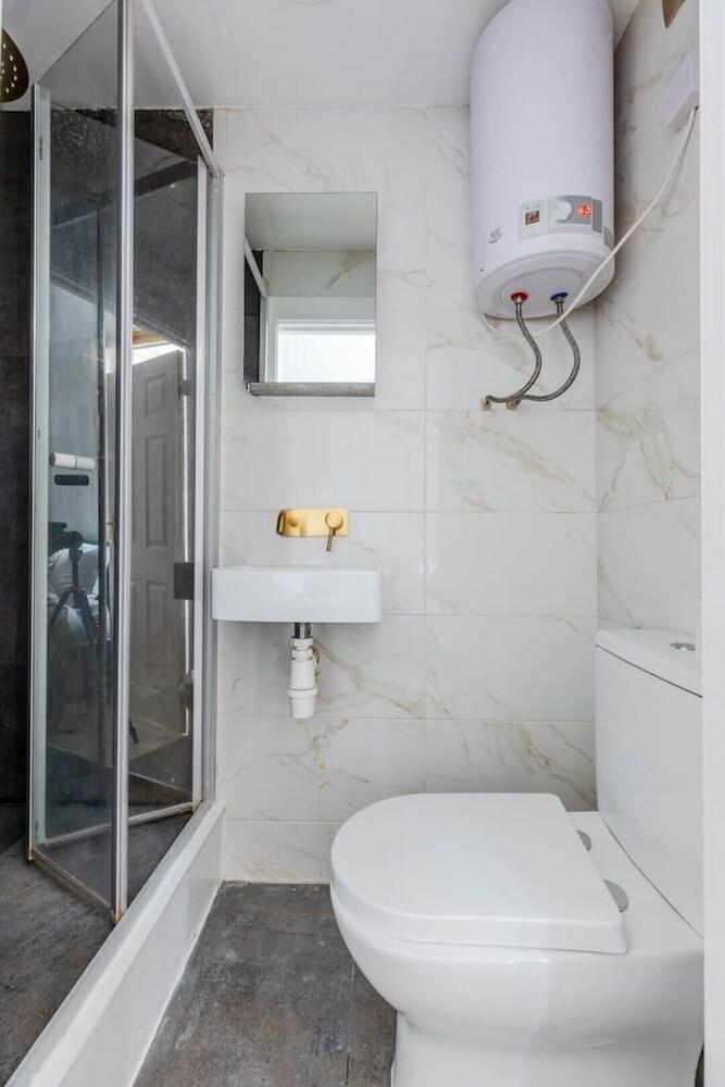 Luxury Studio for 2 in the City - Tap to explore photos