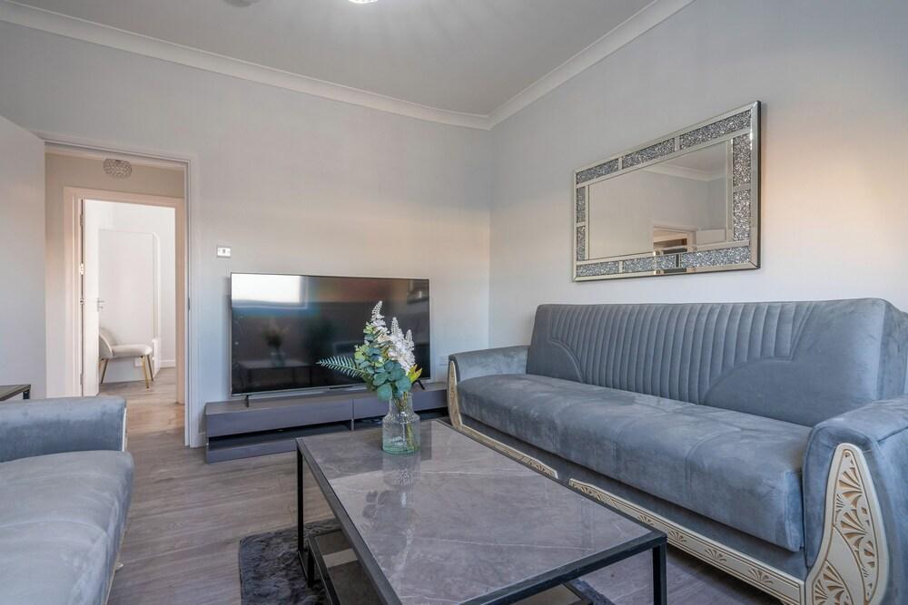 Modern Flat in Waterloo - Central London - Tap to explore photos