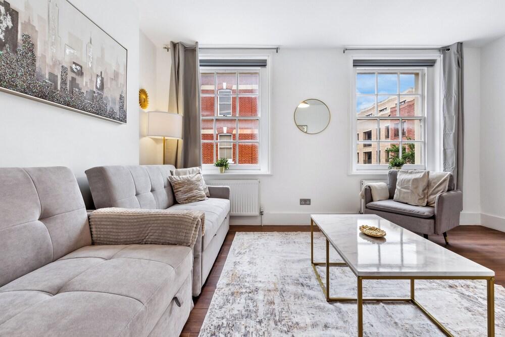 Modern Comfort | Spacious 1-Bed in Marylebone - Tap to explore photos