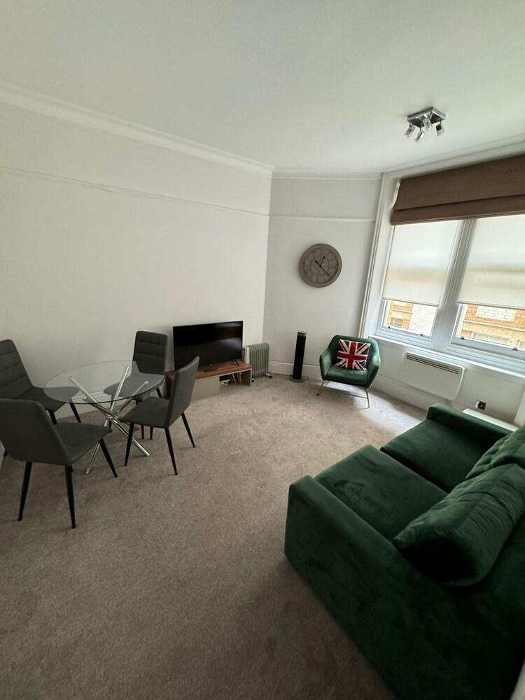 Modern & Cozy 1-BR in Prime Soho Location - Tap to explore photos