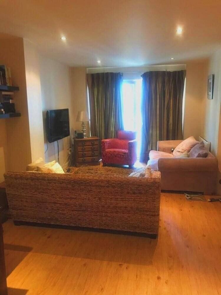New Build 2-Bedroom Flat. Free parking! - Tap to explore photos