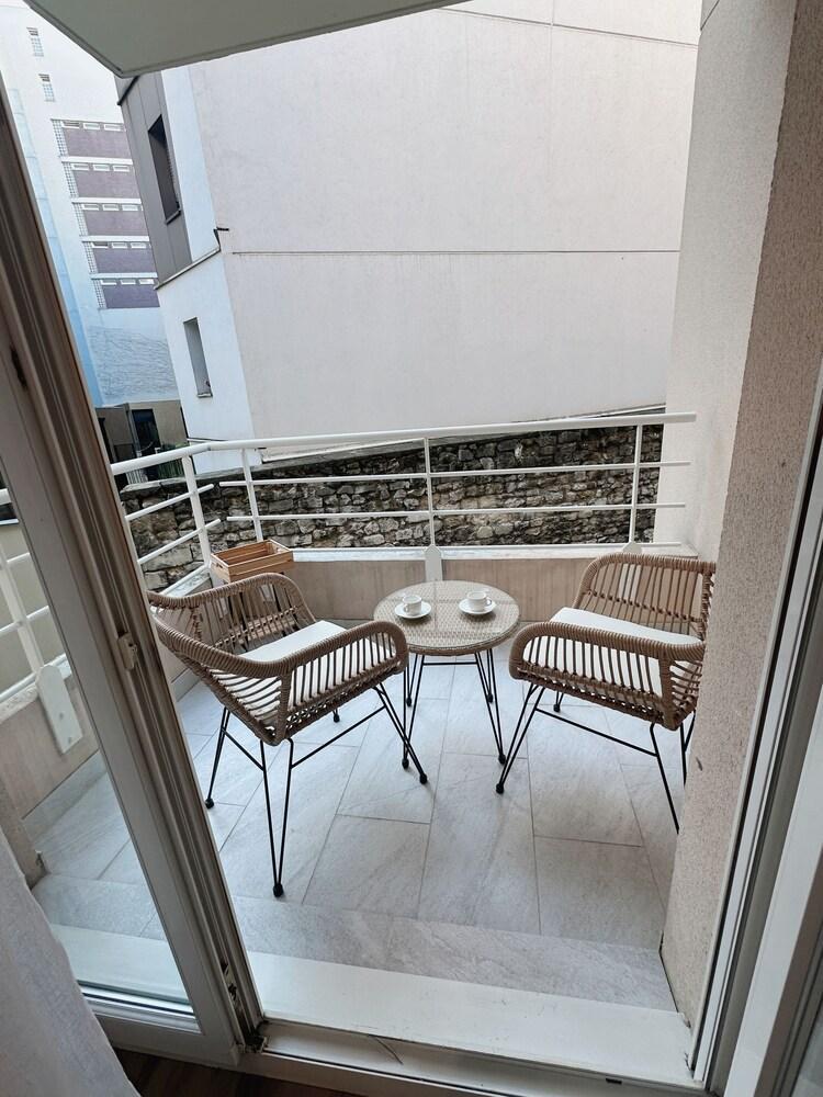 New Studio with Balcony, 2 min from Metro