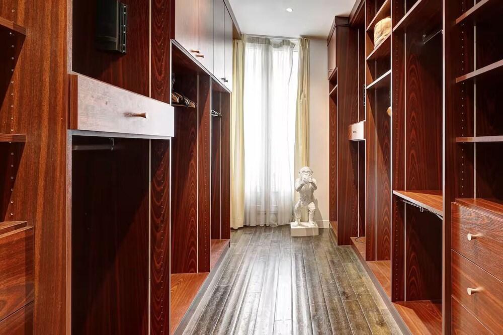 NEW: Stunning spacious flat in Champs-Elysees - Tap to explore photos