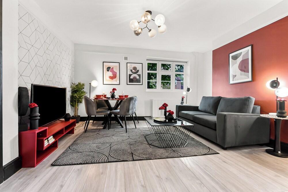 Modern Comfort: Stylish 2BR Haven for 5 - Tap to explore photos