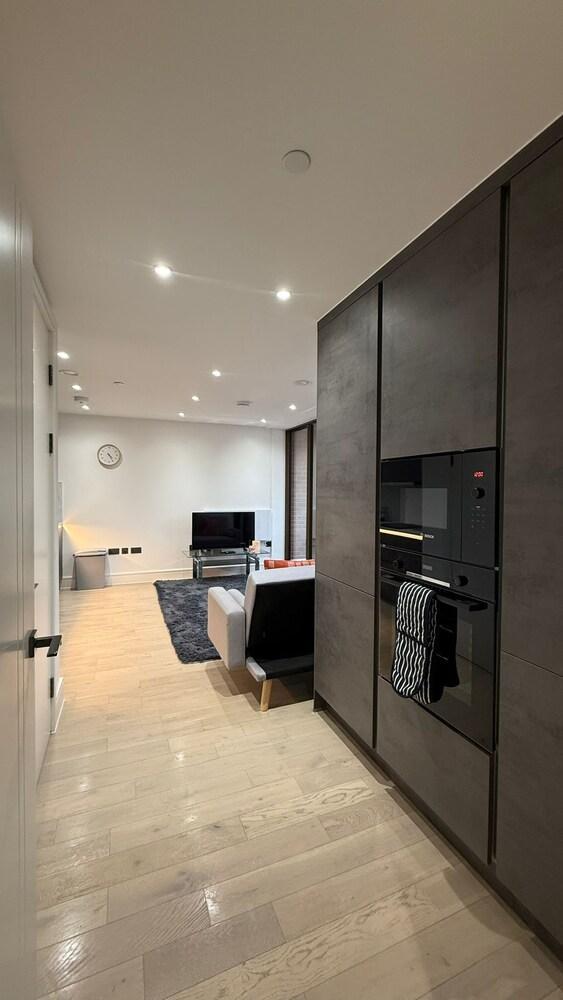 Modern Studio in the City Center - Steps from Major Attractions