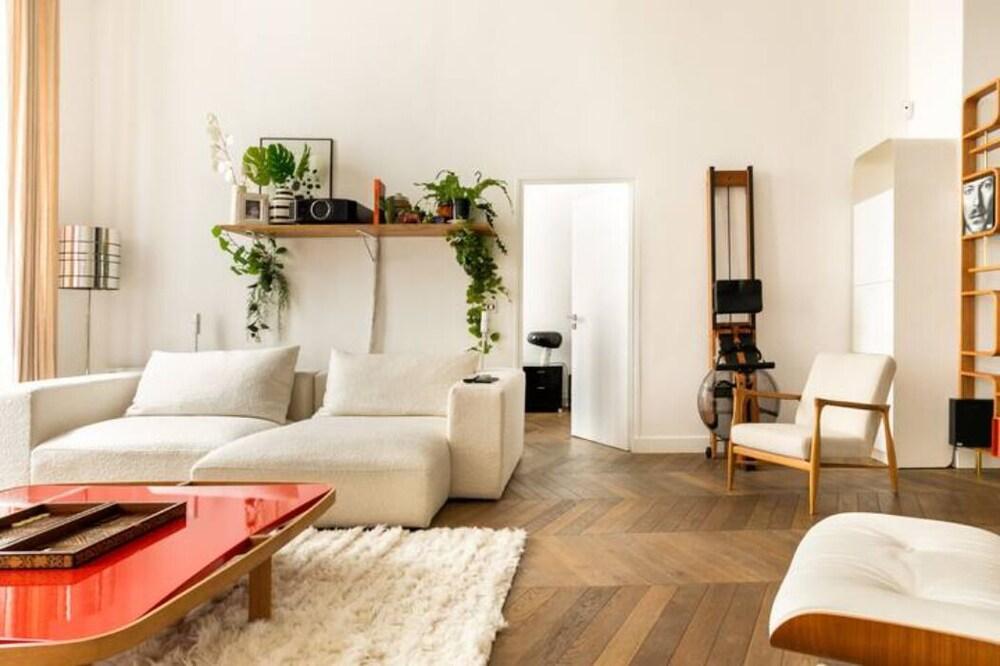 Paris Le Marais, beautiful apartment, Parisian style with high volume, for 2 - Tap to explore photos