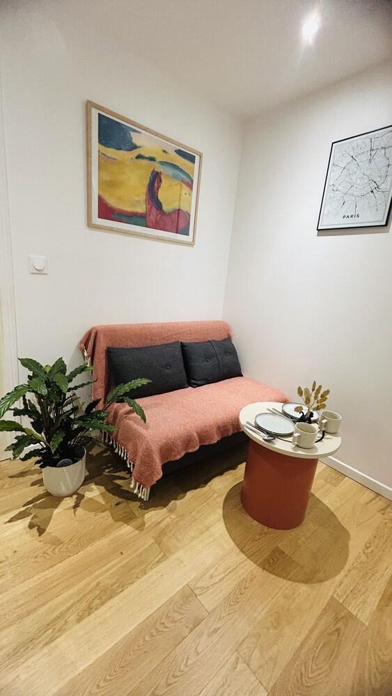 Paris 17e Batignolles Appartement Moderne Calme - Tap to explore photos