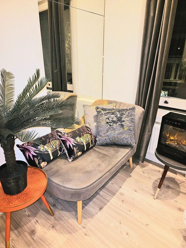 Monroe - Entire Studio Apartment in Central London - Prime Location - Tap to explore photos