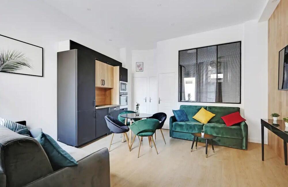 NEW | Le Marais Historique |1 master bedroom