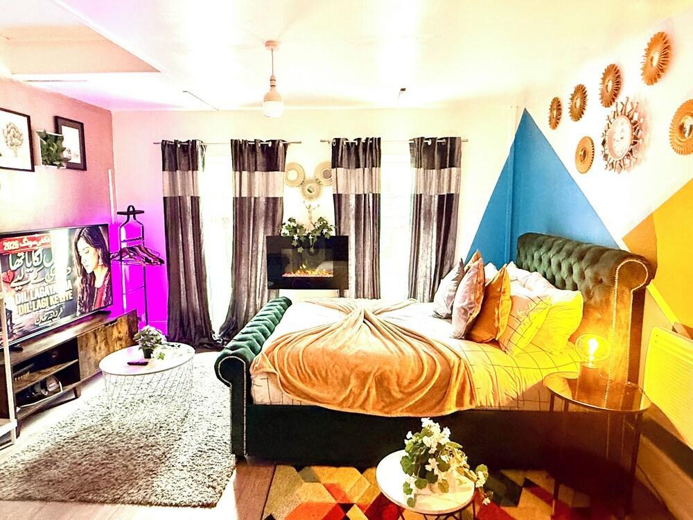 New Superb Studio Apt. 1
