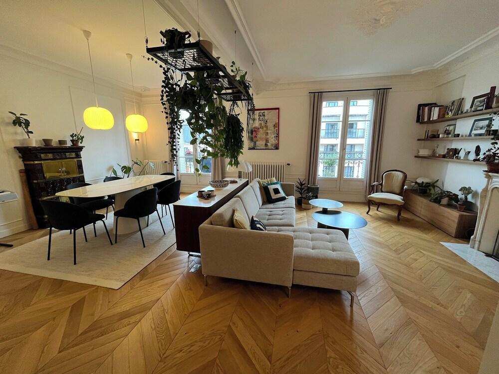 Parmentier Oberkampf Area Fullness and Elegance - Tap to explore photos