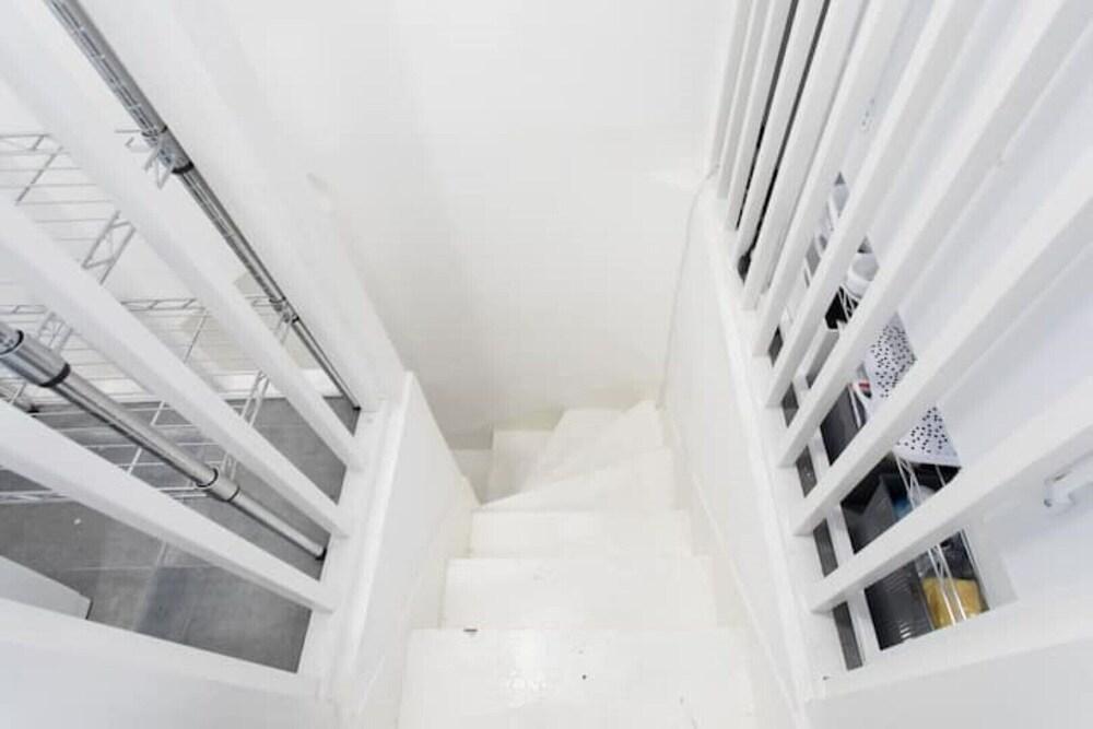 Notting Hill Smart Studio + Central Studios - Tap to explore photos