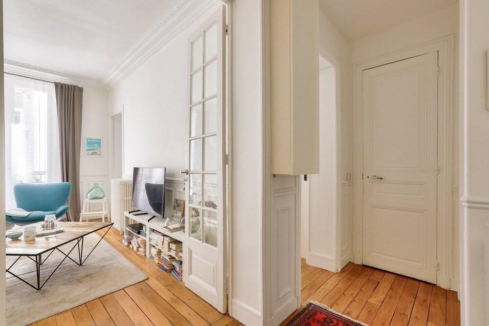 Nice 1BR Flat 5 min to Montparnasse Station - Tap to explore photos