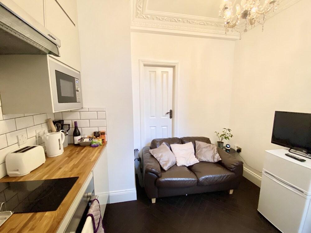 Perfect for Wimbledon, Roehampton & Central London