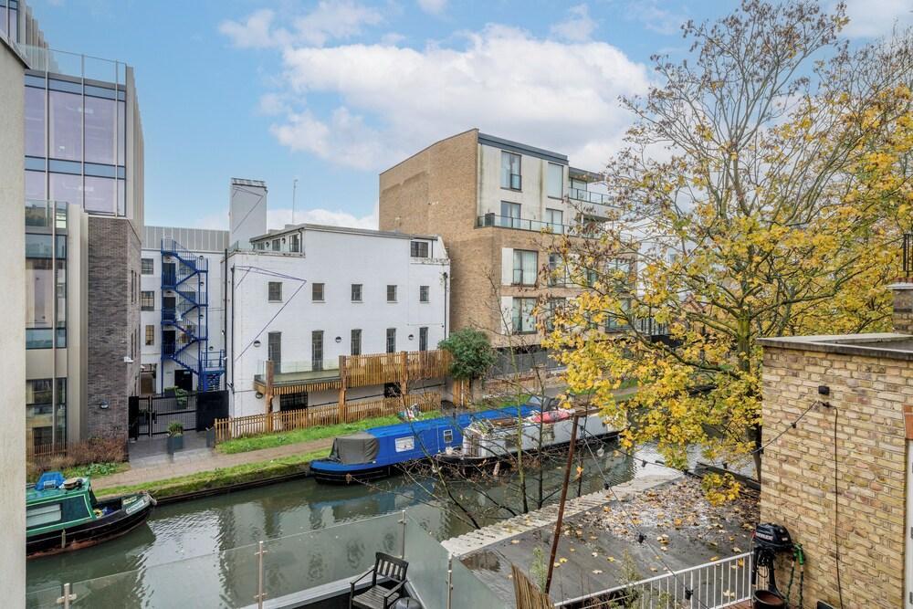 Notting Hill Canal view balcony