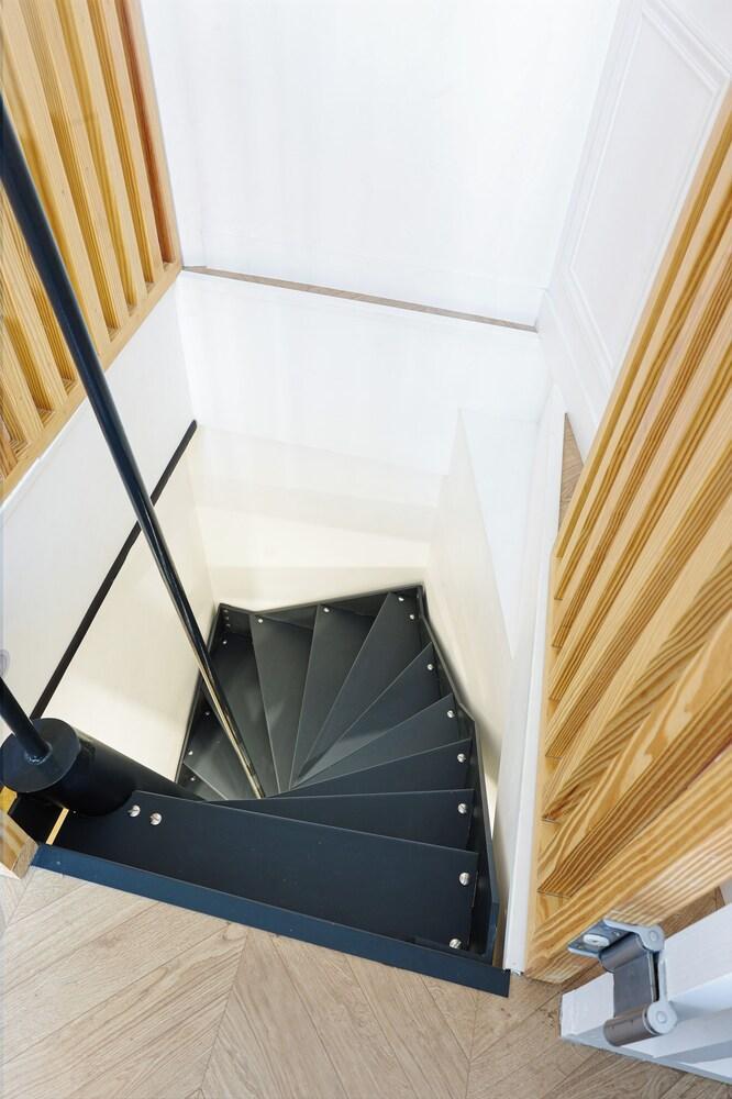 One-of-a-Kind stay steps to Sacré-Cœur & metro! - Tap to explore photos