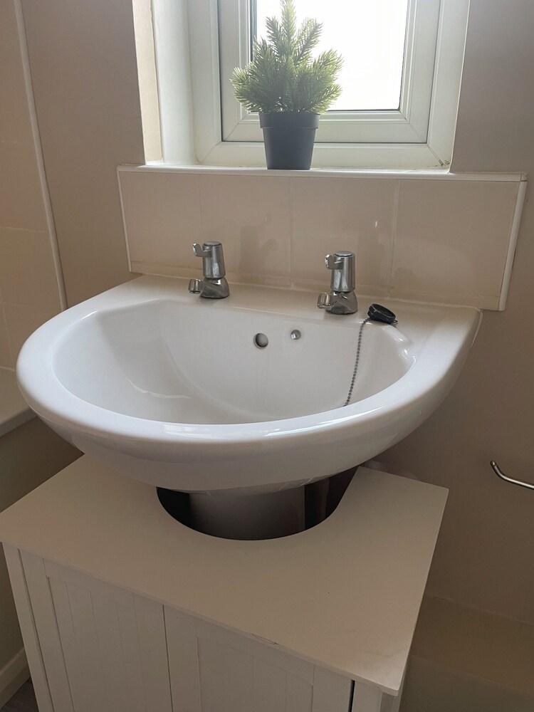 Please do not book. VRBO are refusing to delete the ad. - Tap to explore photos