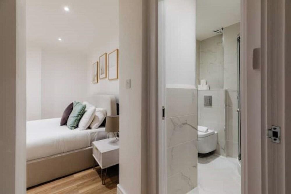 Prime Vision Living - 2 Bed APT - Tap to explore photos