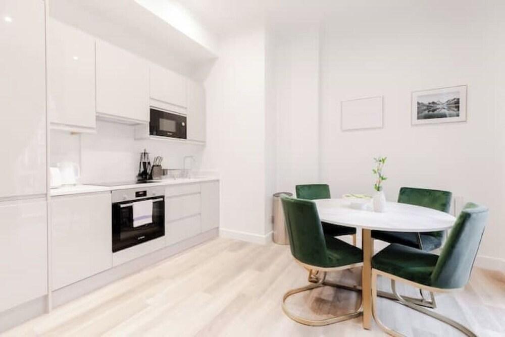 Paddington's Modern 1 Bed Flat - Tap to explore photos