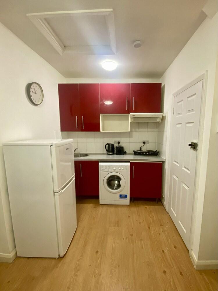 Penthouse Studio With 2 Double Beds, TV and Workspace