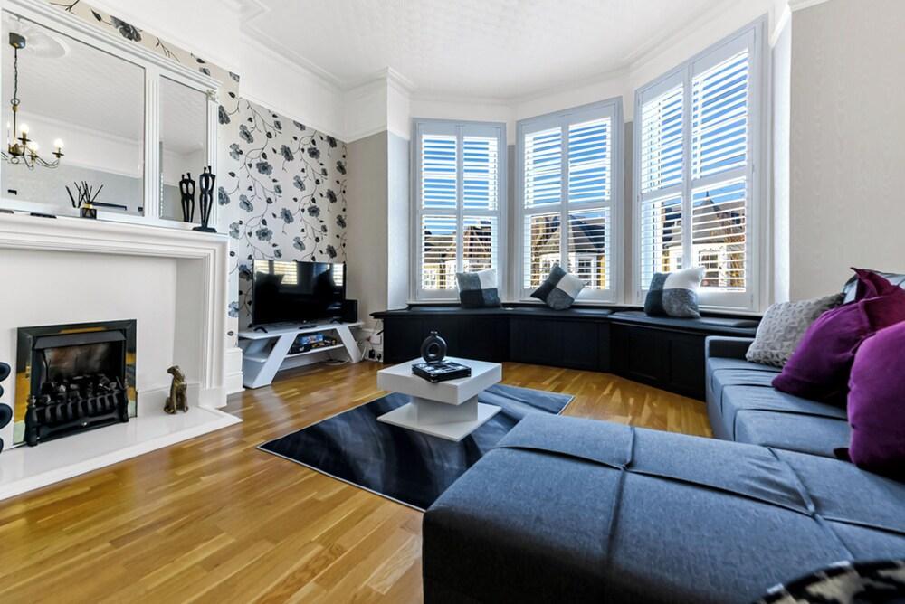 Peaceful and Radiant 3BR Flat - Tap to explore photos