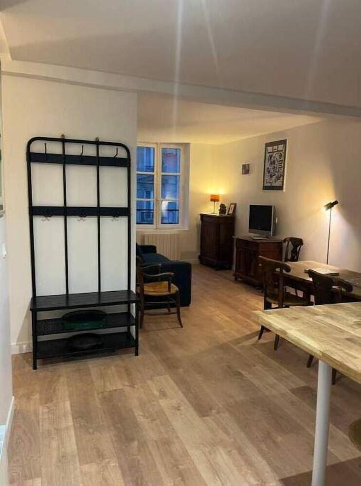 Paris hyper center lovely apartment LES HALLES - lively area - Tap to explore photos