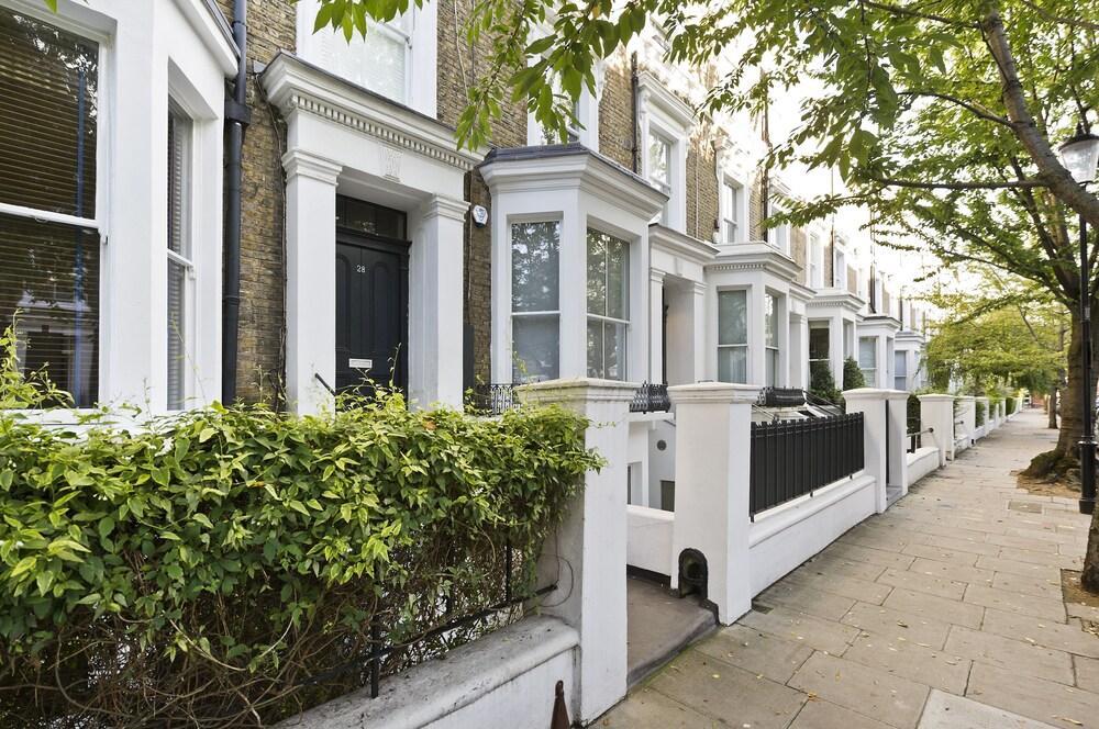 Peaceful escape in Holland Park