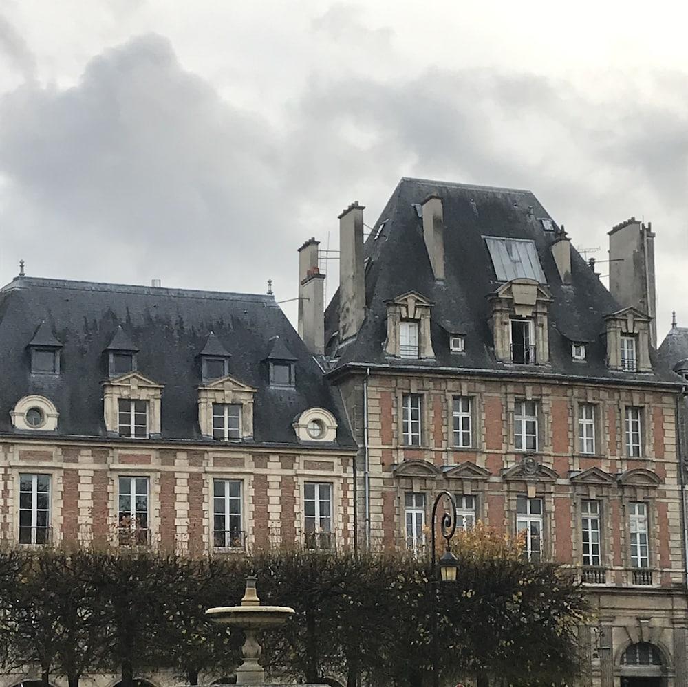 Romantic Studio Marais Historical Center Paris