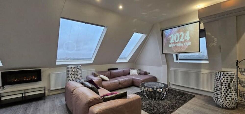 Sky & View in Golders Green - Tap to explore photos
