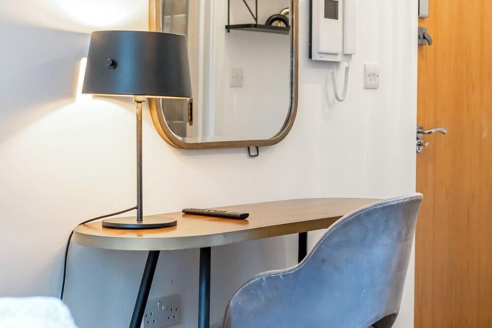 Sophisticated Studio Space in Prime Spot! - Tap to explore photos